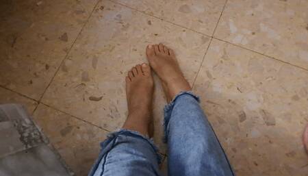 SUBDUED TO FEET AND TOES