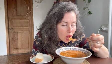 eating hot soup mov