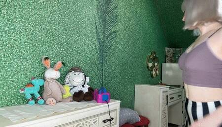 Alla destroys three balloons by inflating them with an electric pump