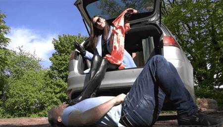 Pay slave has to suffer in the cold (small version)