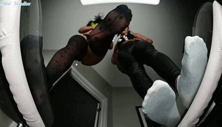 EIG and new friend sock and pantyhose SQUASH!! - MP4