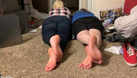 SouthernBelle vs PunkerGirl Nonchalant CrossedSoles - KMarie, Pixel