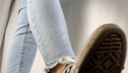 A Shoejob in Dirty Converse Chucks sneakers - Humilation, Cbt and Spitting in Tramplegirls well worn and very dirty sneakers - sidecam only - HD