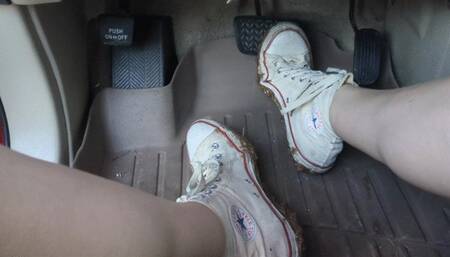Fifi pedal pumping her SUV in muddy Converse replay