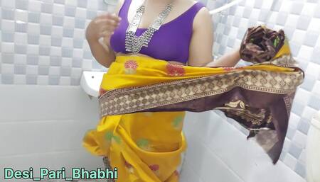 Seeing Her Bathing in a Yellow Saree I Entered the Bathroom and Fucked Her with Her Legs Raised