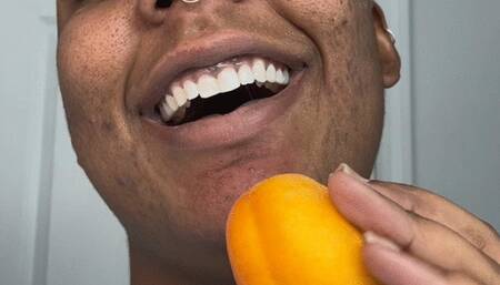 Giantess Vore • Eating an Apricot and Tinies