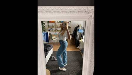 OC: Girls and Teens crush on Kleiderkreisel to test her shoes - 2