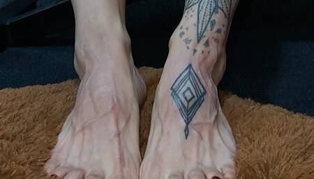Veiny feet and abs