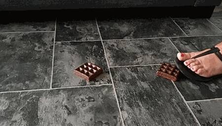 My slave dessert pulverized under my Crocs flip flops