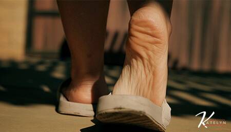 Worship My Feet and Stroke it to Knowing I'll Crush You Someday starring Giantess Katelyn Brooks (FHD 1080p MP4)