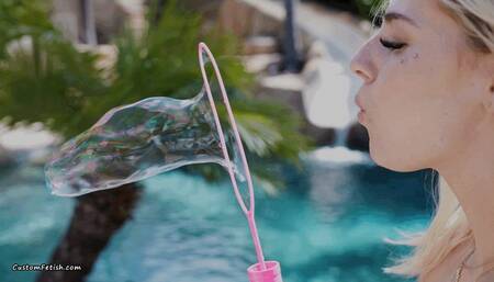 Harley Does More BIG Bubbles 4K (3840x2160)