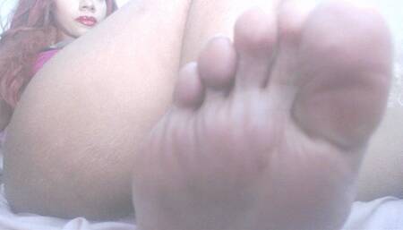 Showing my toes while ignore you