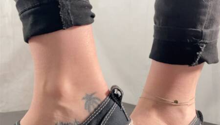 A Shoejob with Converse Ballet Sneakers - CBT, Footjob and Inshoe views - sidecam - HD