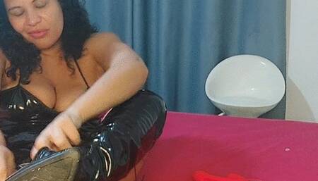 Lick my feet and smelly dirty boots as I masturbate