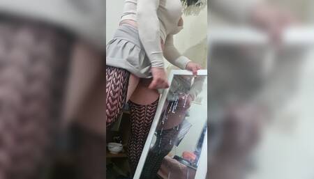 Maddiethebestcd Explodes Into the Mirror with This Huge Cumshot