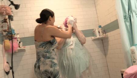 BBW Persephone Gets Dirty Slut Washed Out Of Her By Angry Girlfriend Nikki Brooks (SD 720p WMV)