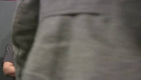 Em vs Lind in the tickle chair"I finally get her feet!" LOW