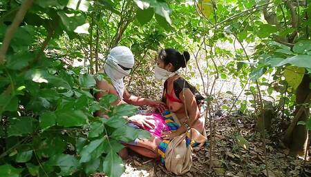 Jungle mein Mangal manate hue pakde gayi aurat