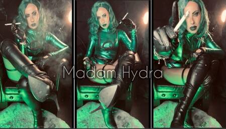 Madam hydra smokes a VS 120 Menthol she want to see your snake