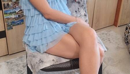 shoe dangling, shoe tapping