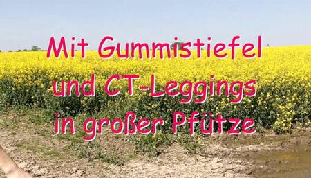 With wellies and leggings in the puddle - Mit Gummistiefel und Leggings in der Pfütze