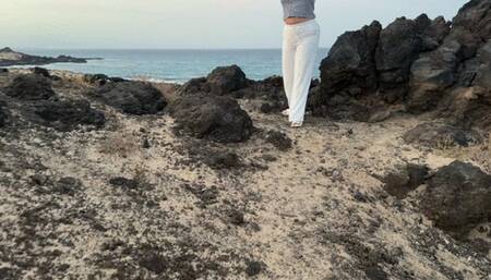 Desperate girl’s pee in the sand in public