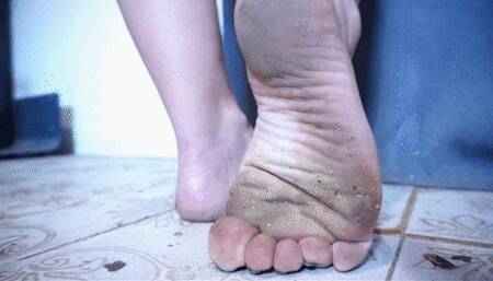 Goddesses don't need to wash their feet!