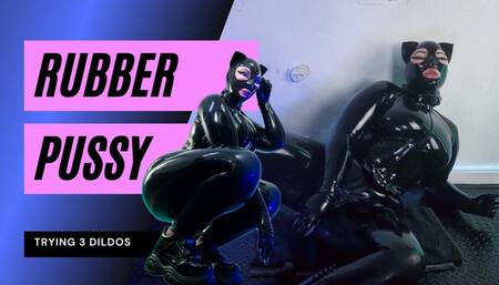 Latex Catwoman fills Up hot Pussy with Dildos
