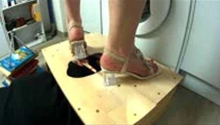 Human tongue shoe shine machine 7 cam1 FHD AVI