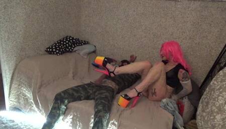Pinkhair girl provokes a soldier, tied and fuck him