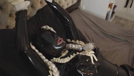 Miss Maskerade Latex couple with fucking machine in full rubber and bondage