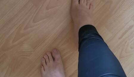 Barefeet walking and beat