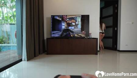 I watch a movie while being sucked off