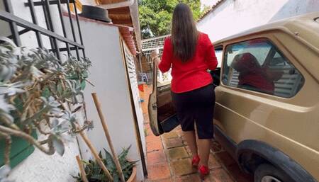 Karlotta damages the engine of the Fiat 147