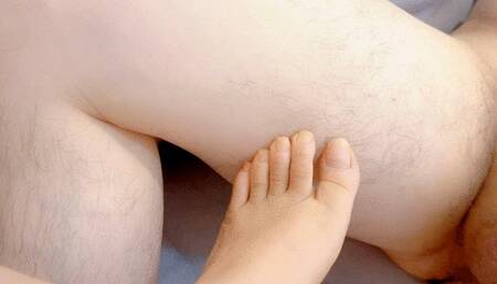 Playing with your hands and feet on the Asian goddess sofa