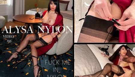 EN ROBE DU SOIR ET BAS NYLON JE BAISE COMME UNE SALOPE