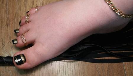 #6 Loser's place is at my feet! ( no talking)