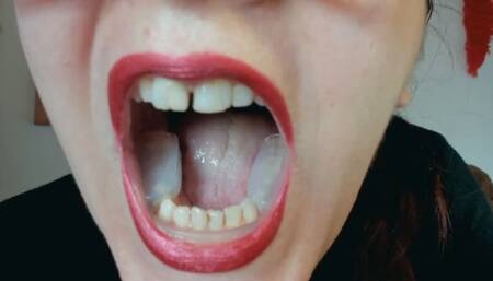 Old bite and broken teeth - Video edited in very high resolution 720HD