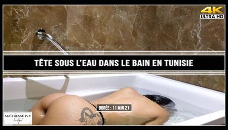 Tête sous l'eau dans le bain en Tunisie 4K