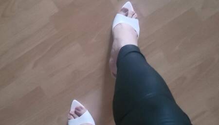 Manulady shows her new white mules