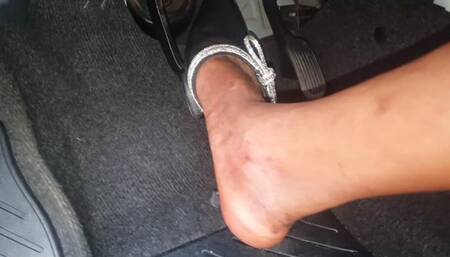 CRANKING IN BLACK LOW HEELS