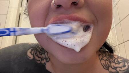 Foaming Tooth Brushing