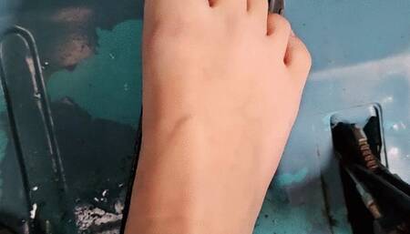 pumping the gas pedal with scrunched toes