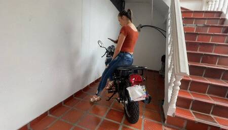 Jarlyn is going to help Dalilah on the highway part 1