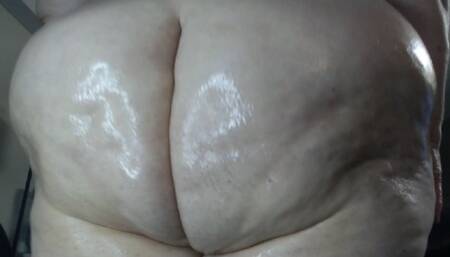 HUGE Oiled BBW Ass Clenching