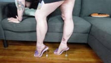 One Minute to Cum to my Muscular Calves in Purple Heels MP4 1080