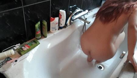 Pissing on my face and body ( pee fetish )