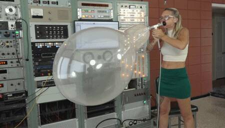 MJ Blows a Q18 to Bursting (MP4 - 720p)