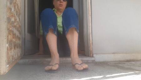 BLACK FEET FULL OF DIRT AND DEBRIS