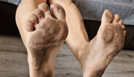 bbw dirty feet soles stady view muscle legs